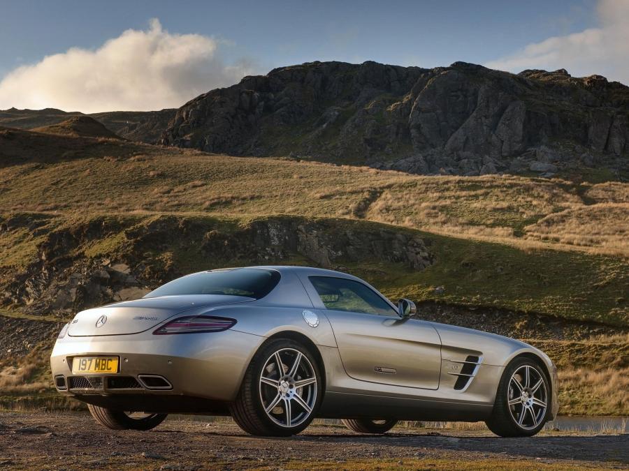  Mercedes-Benz SLS AMG 2010 года  (UK) (фото 10 из 19)